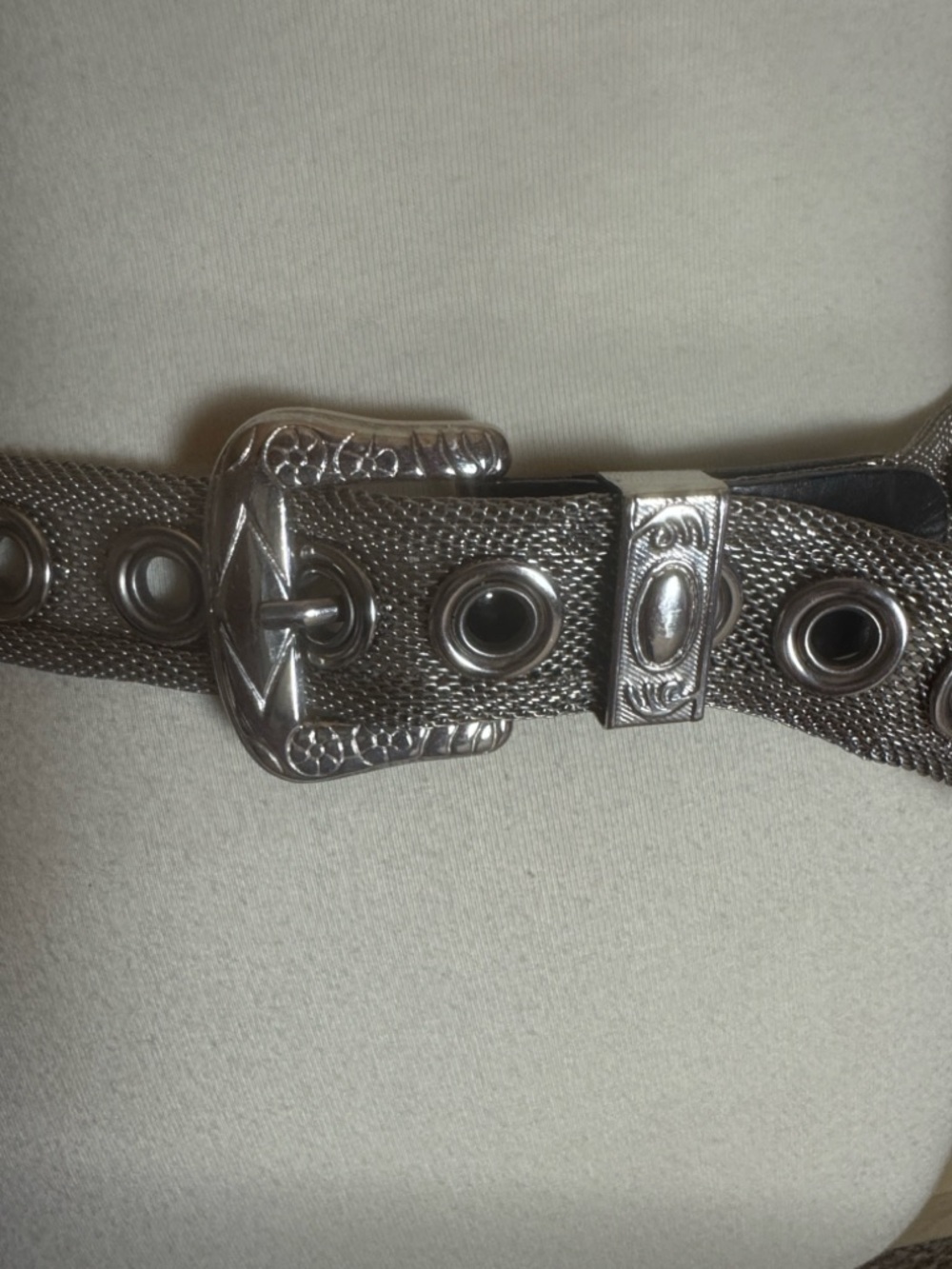 Vintage Express mesh metal belt with rivet belt holes and ornate buckle Medium - Picture 4 of 12